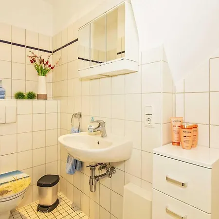 Tarnowskis Remise Seeblick, Nur 50m Zum Strand, Wlan Apartamento Neuhof (Heringsdorf)