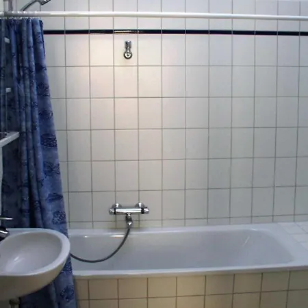Apartment Tarnowskis Remise Seeblick, Nur 50m Zum Strand, Wlan Neuhof (Heringsdorf)
